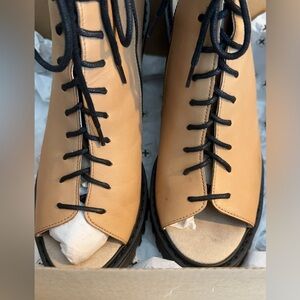 Dr Marten Carmelita Boot. Tan.